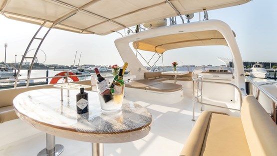 Silver creek Majesty 61| AED1250/Hour